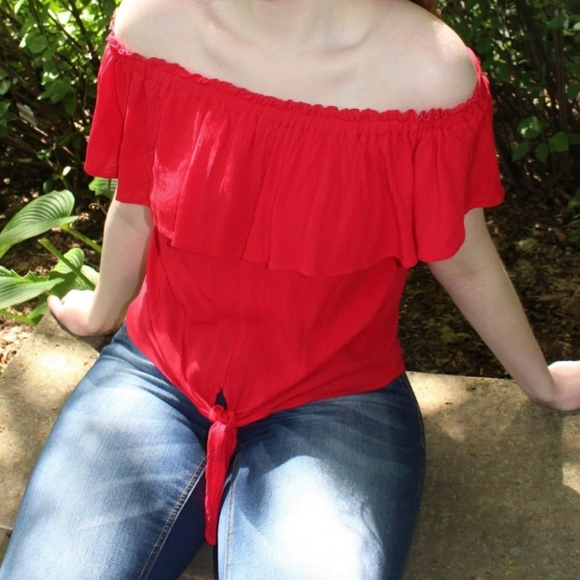 Sexy Red Top 💐 - Picture 2 of 5